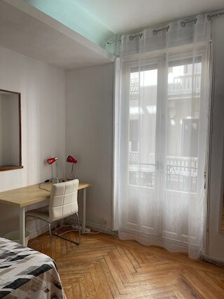 フロール バハ ホスタル