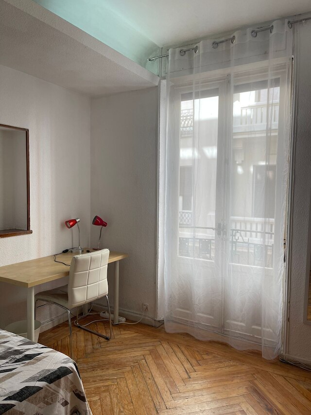 フロール バハ ホスタル