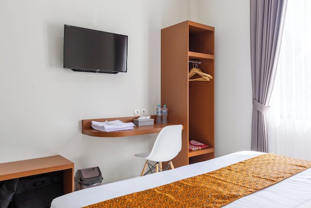 ファッザ ホームズ