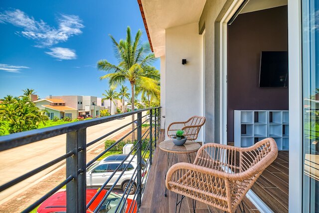 ユニコロマ テンプル 302