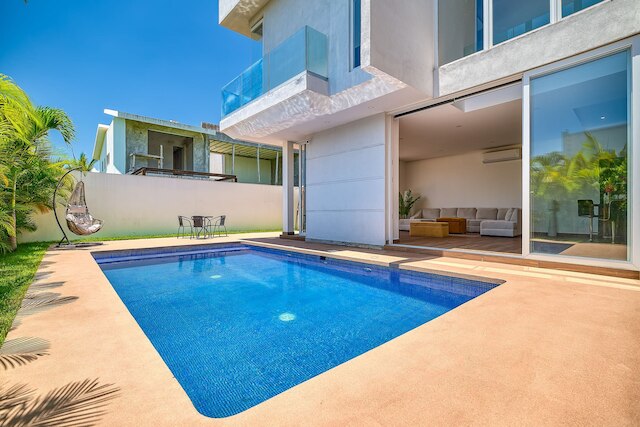 ユニコロマ テンプル 302