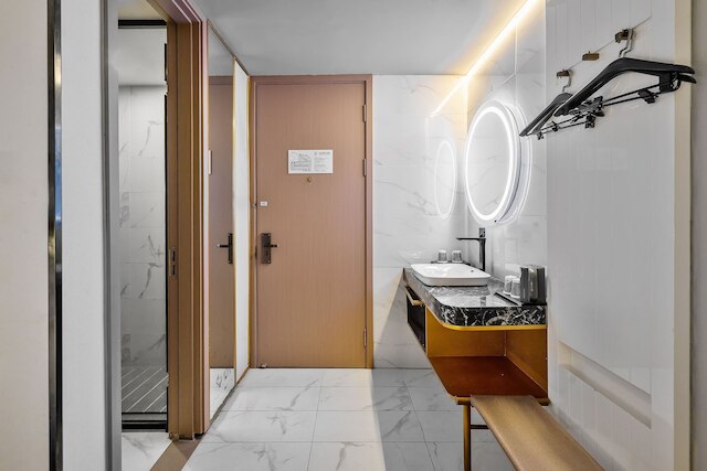 Qinfengyuan Hotel (Shanghai Xuhui District Zhongshan Hospital Jiashan Road Subway Station Branch)