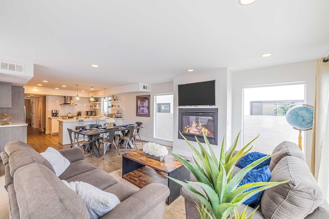 プライベート ルーフトップ + ステップス トゥ ザ ビーチ シック デザイン シーサイド スタイル バイ アバンステイ