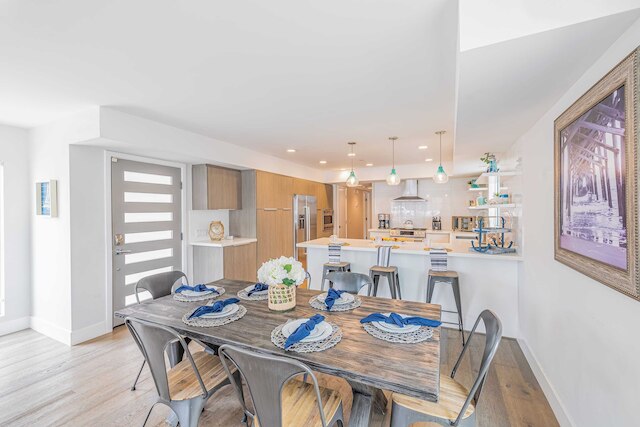 プライベート ルーフトップ + ステップス トゥ ザ ビーチ シック デザイン シーサイド スタイル バイ アバンステイ