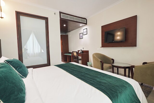 デベンチャー サロヴァー ポルティコ パテル ナガル