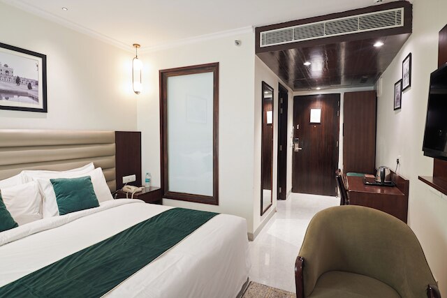 デベンチャー サロヴァー ポルティコ パテル ナガル