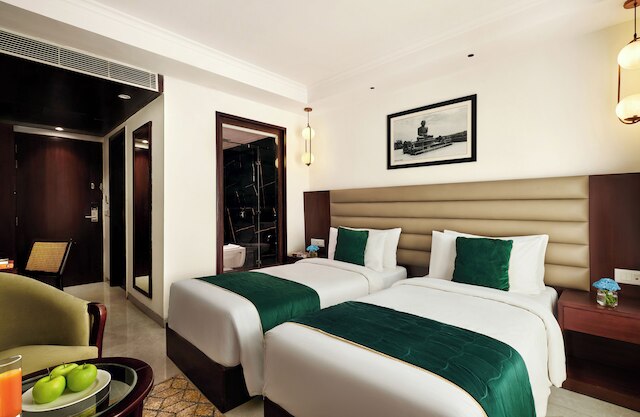 デベンチャー サロヴァー ポルティコ パテル ナガル