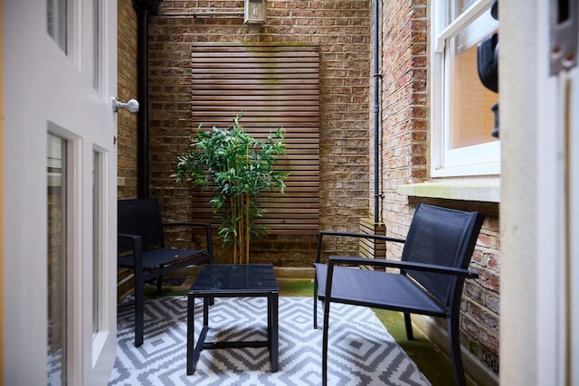 ザ ベイズウォーター リトリート - アドラブル 3ベッドルーム フラット ウィズ バルコニー