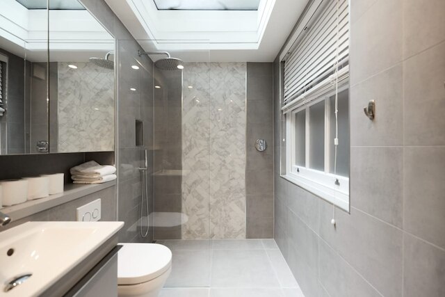 ザ ベイズウォーター リトリート - アドラブル 3ベッドルーム フラット ウィズ バルコニー