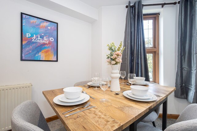 コージー スペーシャス デュプレックス アパートメント ニア サルフォード ロイヤル