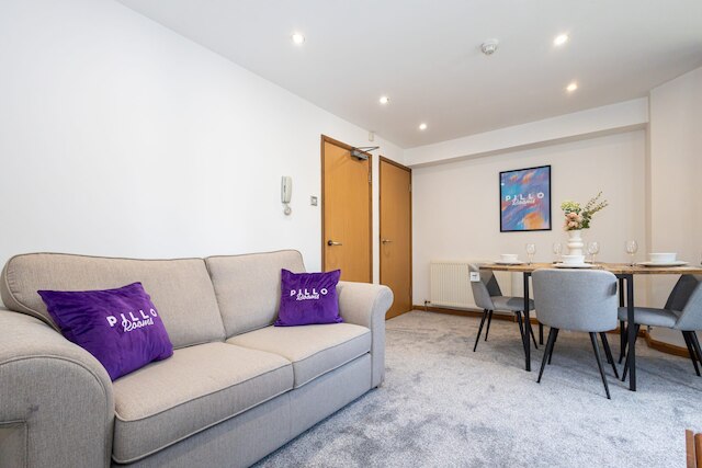 コージー スペーシャス デュプレックス アパートメント ニア サルフォード ロイヤル