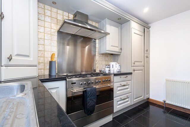 コージー スペーシャス デュプレックス アパートメント ニア サルフォード ロイヤル