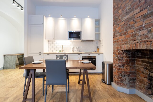 アパートメント クローズ トゥ シティ センター アンド メディア シティ バイ ピロー ルームズ