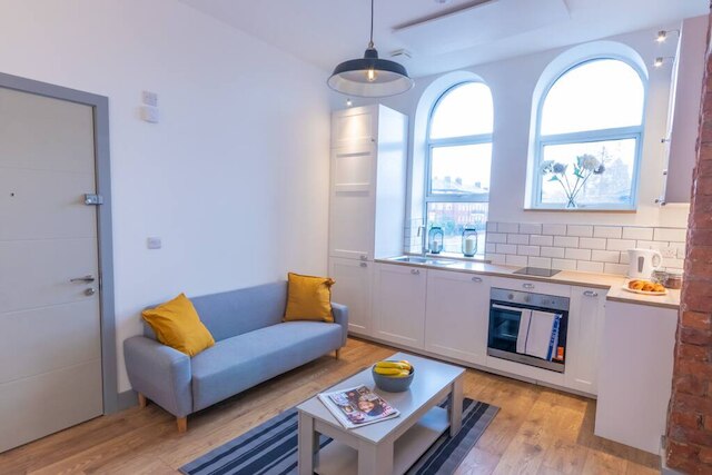 スタイリッシュ イマキュレート ニュー アパートメント ニア サルフォード キーズ バイ ピロー ルームズ