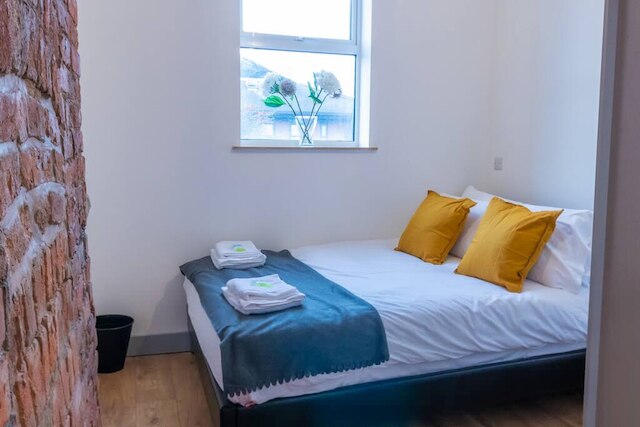 スタイリッシュ イマキュレート ニュー アパートメント ニア サルフォード キーズ バイ ピロー ルームズ