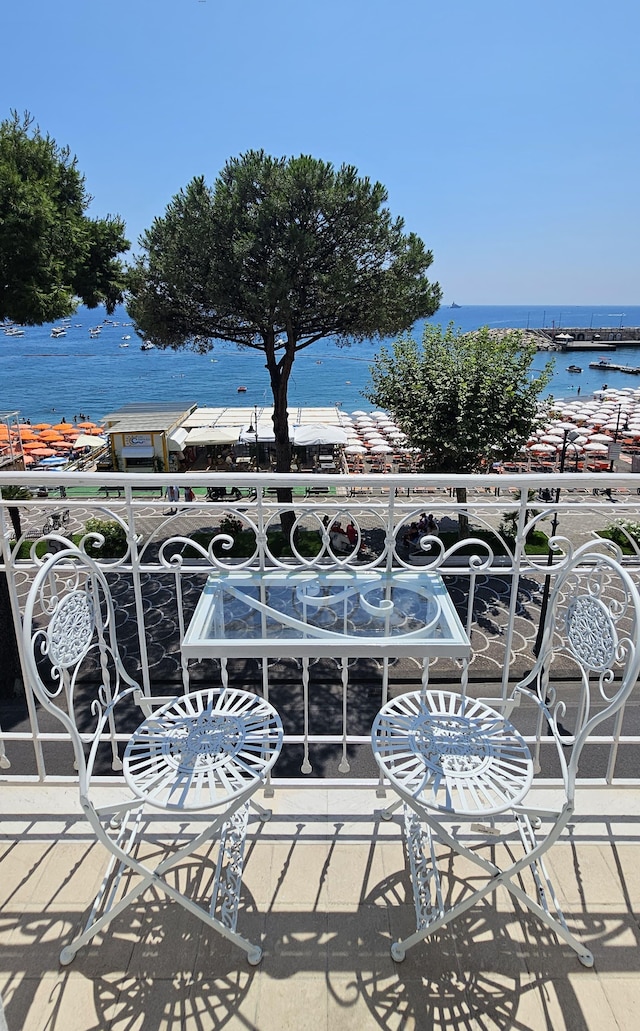 ガレーネ - ビーチフロント イン コスタ ダマルフィ