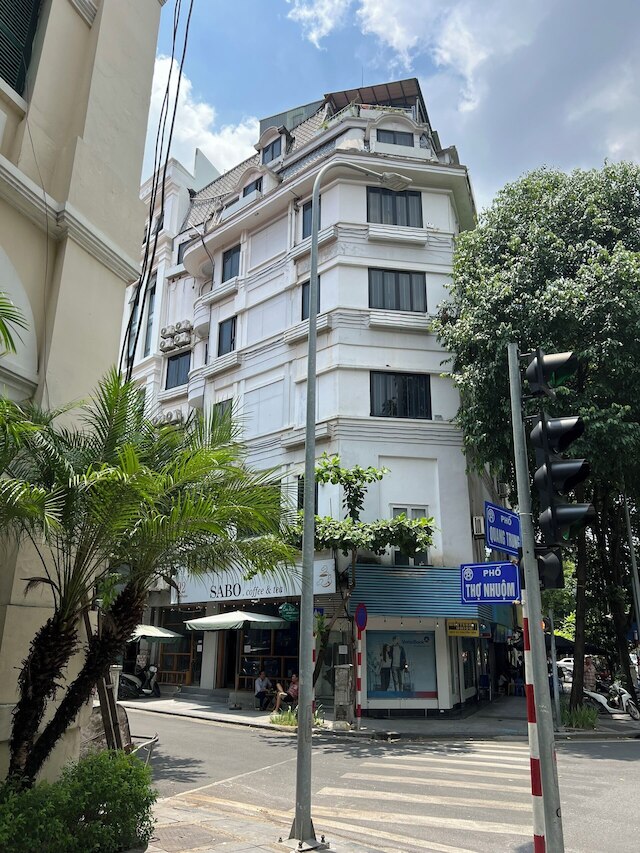 エコ ネスト ホテル & アパートメント