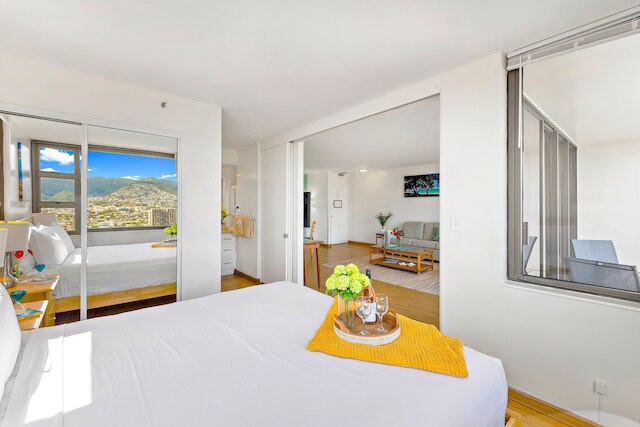 ハイ フロア マウンテン ビュー ウィズ キング オア クイーン ベッド アンド パーキング