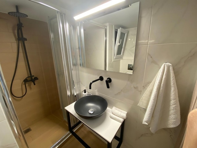 ユートピア アパートメント - At019