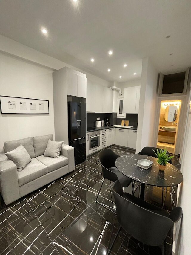 ザ ブラック パール - At095