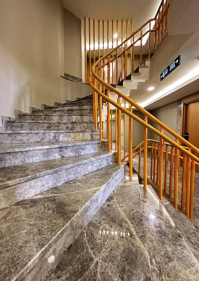 フレズヤ - エクスクルーシブリー ウーマン