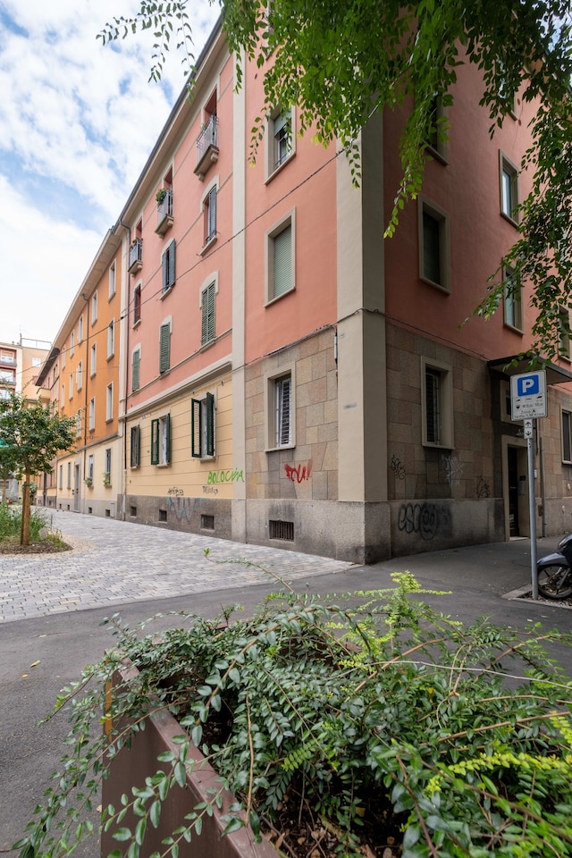 カーサ ドゥエ アゴスト スリーク アンド セントラル