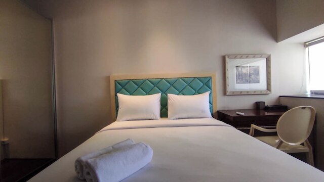 アパートメント 3ベッドルーム ウィズ リバー ビュー イン シティ センター アット スマトラ36 スラバヤ