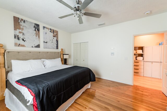 シック リノベーテッド オアシス: ディズニー & ユニバーサル ニアバイ 4 ベッドルーム ホーム