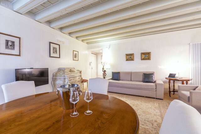 ゴンドラ ラグジュアリー アパートメント