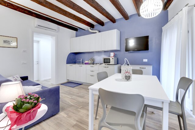 カ ディ コルテ ドナ バイ ワンダフル イタリー