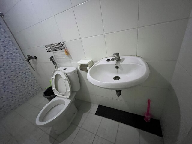 SPOT ON 94146 ラマ レジデンス シャリア