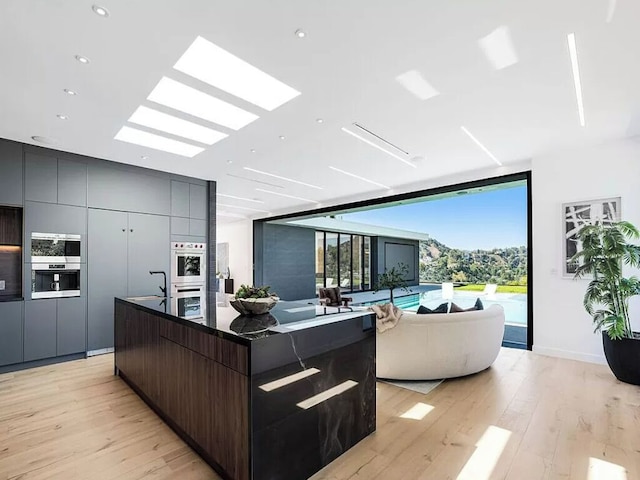 モナーク モダン