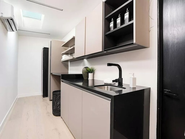 モナーク モダン