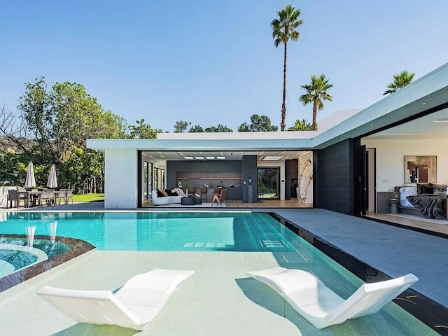 モナーク モダン