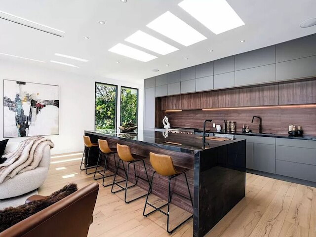 モナーク モダン