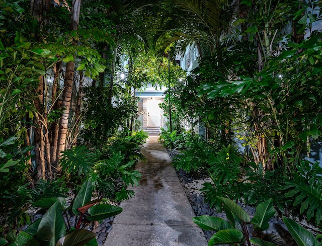 ツー ベッドルーム アパートメント