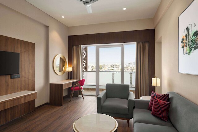 ラマダ バイ ウィンダム アーメダバード ナレンドラ モディ スタジアム モテラ