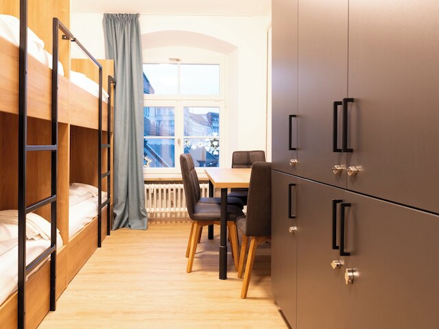 ブラウハウス-ホテル ケーニヒ フォン フランドルン