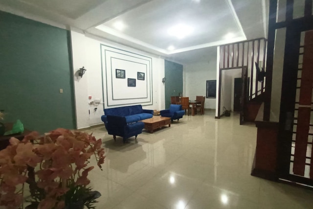 ホテル O スカ マジュ ホームステイ シャリア