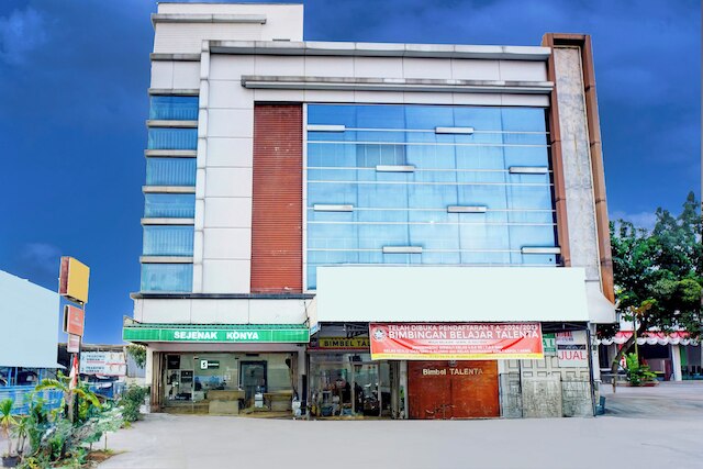 ホテル O スカ マジュ ホームステイ シャリア