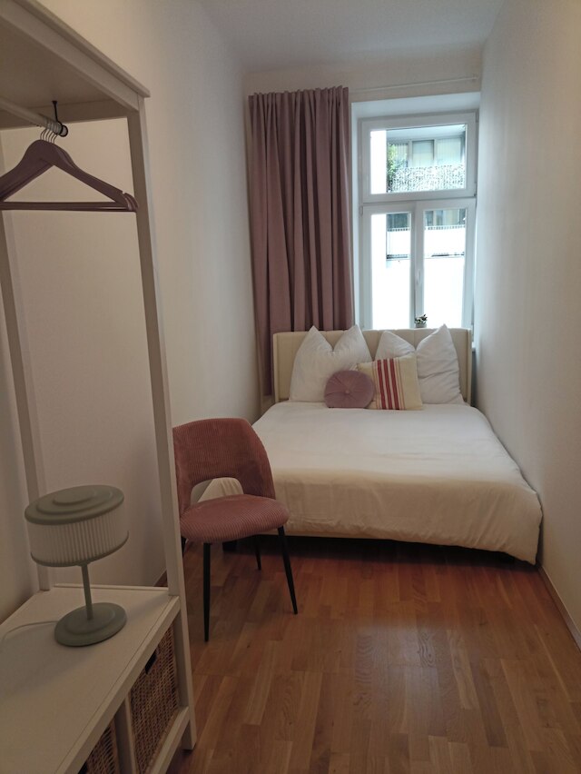 170sqm ウィズ プライベート ガーデン, 9 ベッドルームズ, 2 キッチンズ