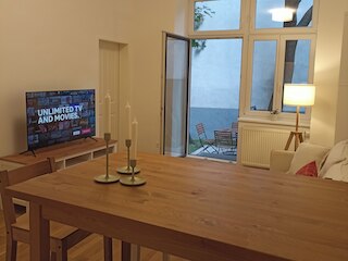 170sqm ウィズ プライベート ガーデン, 9 ベッドルームズ, 2 キッチンズ