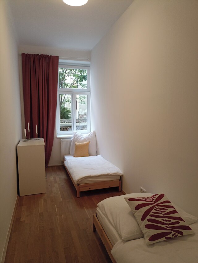 170sqm ウィズ プライベート ガーデン, 9 ベッドルームズ, 2 キッチンズ