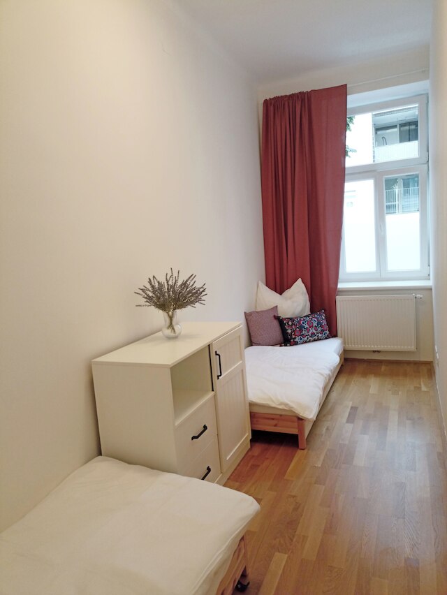 170sqm ウィズ プライベート ガーデン, 9 ベッドルームズ, 2 キッチンズ