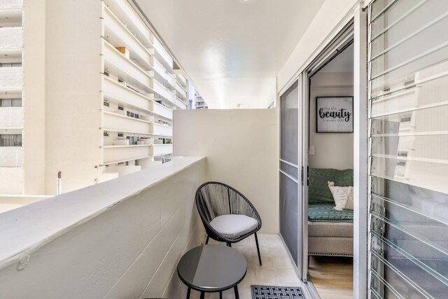 ブライト コージー コンド ユニット ウィズ バルコニー