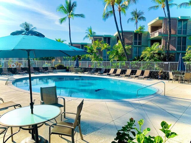 エンジョイ ザ サンセット オーシャン フロント 1 ベッドルーム アパートメント ウィズ プール オンサイト