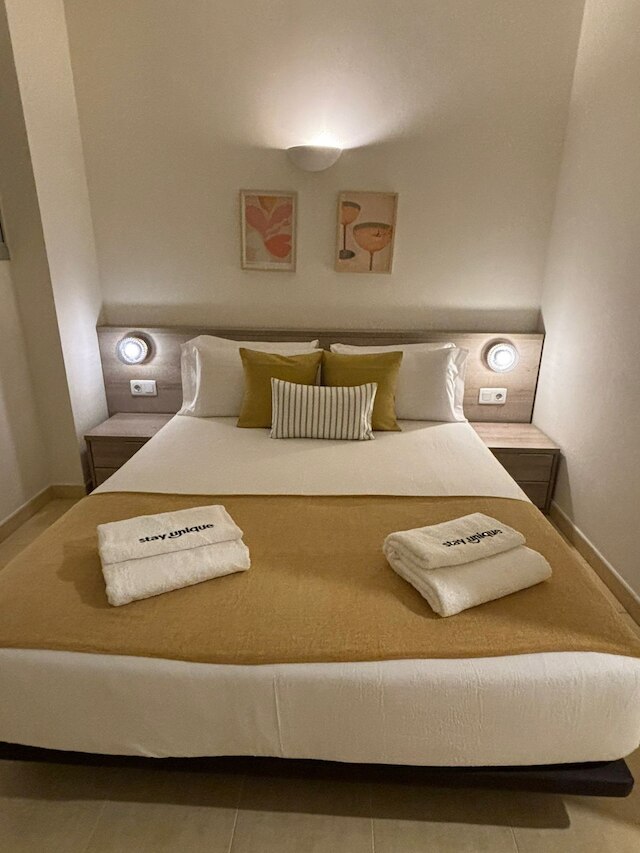 ステイ ユニーク アパートメンツ パウ クラリス