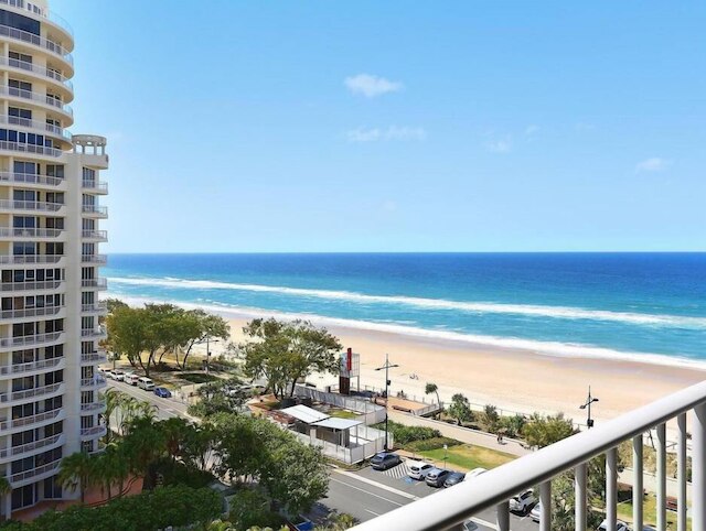 ビーチ サイド アパートメント