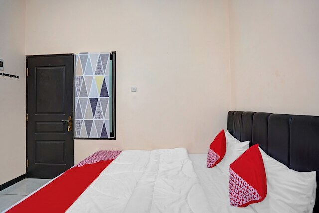 OYO ライフ 90649 ラジャ レジデンス シャリア