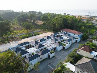 J4 ヴィラズ サヌール